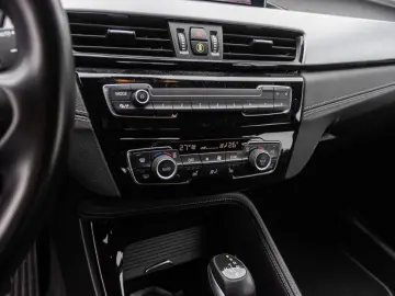 BMW X2 25ex Navi DAB LED PDCv h SHZ Temp Keyless USB