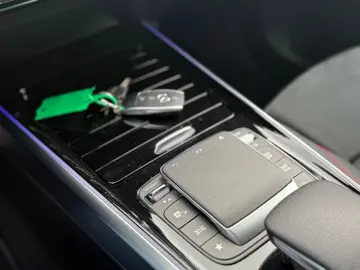 MERCEDES-BENZ GLB 220 4MATIC 7-SITZE AMG-STYLE AMBIENTE-BEL.