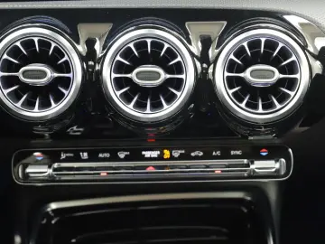 MERCEDES-BENZ A 35 AMG 306PS 7G 4Matic Burmester Pano HUD