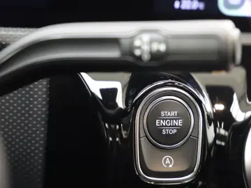 MERCEDES-BENZ A 35 AMG 306PS 7G 4Matic Burmester Pano HUD
