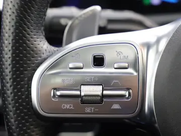 MERCEDES-BENZ A 35 AMG 306PS 7G 4Matic Burmester Pano HUD