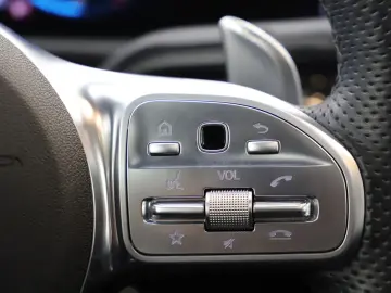 MERCEDES-BENZ A 35 AMG 306PS 7G 4Matic Burmester Pano HUD