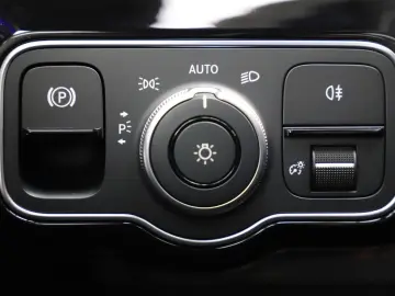 MERCEDES-BENZ A 35 AMG 306PS 7G 4Matic Burmester Pano HUD