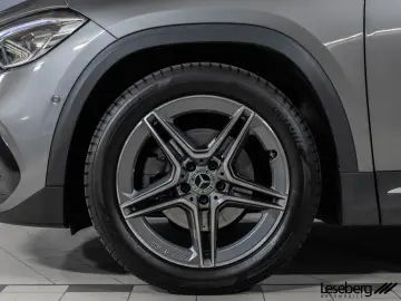 MERCEDES-BENZ GLA 200 AMG Multibeam AHK Kamera Tempo…