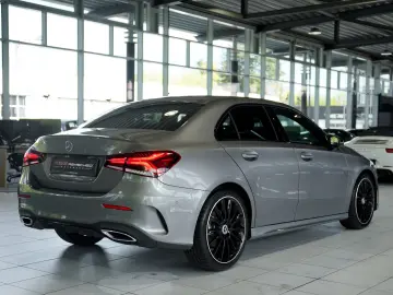 MERCEDES-BENZ A 200 Limousine AMG Line  2.H  19  Nig…