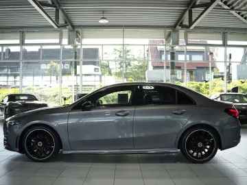 MERCEDES-BENZ A 200 Limousine AMG Line  2.H  19  Nig…