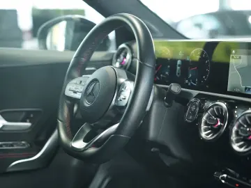 MERCEDES-BENZ A 200 Limousine AMG Line  2.H  19  Nig…