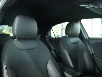 MERCEDES-BENZ A 200 Limousine AMG Line  2.H  19  Nig…