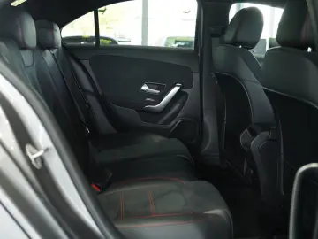 MERCEDES-BENZ A 200 Limousine AMG Line  2.H  19  Nig…