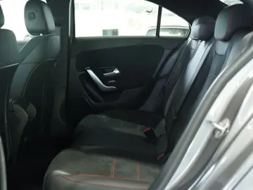 MERCEDES-BENZ A 200 Limousine AMG Line  2.H  19  Nig…