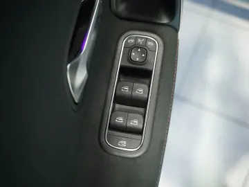 MERCEDES-BENZ A 200 Limousine AMG Line  2.H  19  Nig…