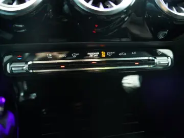 MERCEDES-BENZ A 200 Limousine AMG Line  2.H  19  Nig…