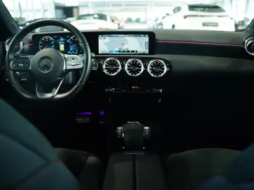 MERCEDES-BENZ A 200 Limousine AMG Line  2.H  19  Nig…
