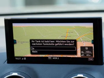 AUDI Q2 30 TFSI S line MIT 3 JAHREN GARANTIE !!!