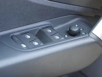 AUDI Q2 30 TFSI S line MIT 3 JAHREN GARANTIE !!!