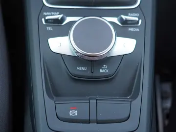 AUDI Q2 30 TFSI S line MIT 3 JAHREN GARANTIE !!!