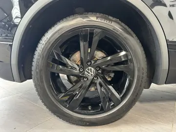 VW Tiguan 2.0 TDI DSG R-Line Black NAV LED ACC KAM
