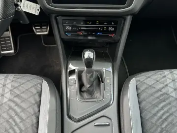 VW Tiguan 2.0 TDI DSG R-Line Black NAV LED ACC KAM