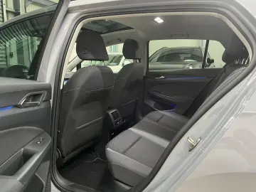 VW Golf Active LED APP Kamera PANO Totwinkel-Asiten