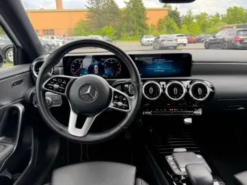 MERCEDES-BENZ A 250 360  Kamera Navi LED AMG Performance