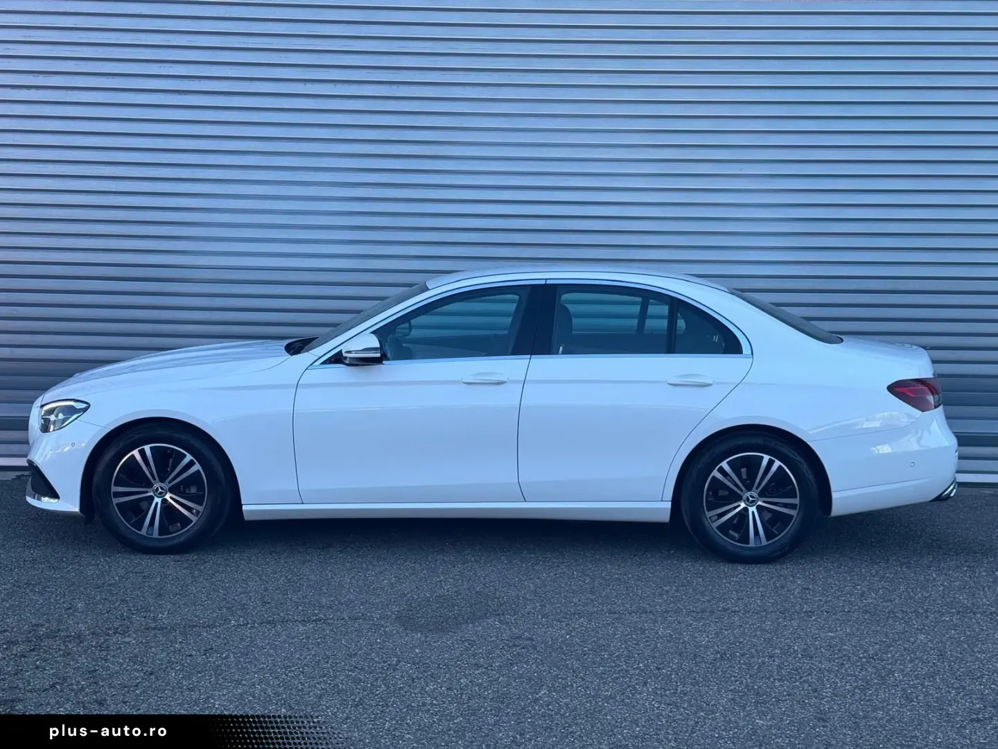 MERCEDES-BENZ E 220d Limousine NAVI LED AHK  PARKLENK