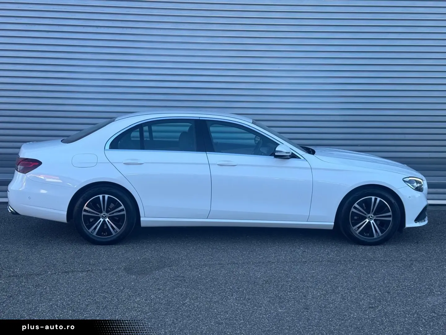 MERCEDES-BENZ E 220d Limousine NAVI LED AHK  PARKLENK