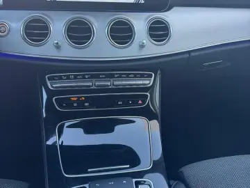MERCEDES-BENZ E 220d Limousine NAVI LED AHK  PARKLENK