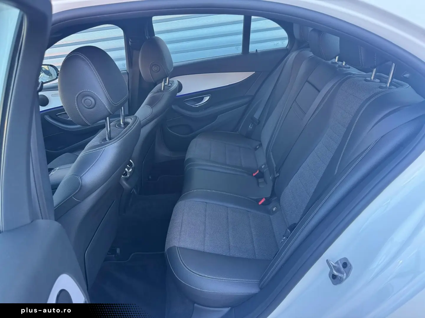 MERCEDES-BENZ E 220d Limousine NAVI LED AHK  PARKLENK