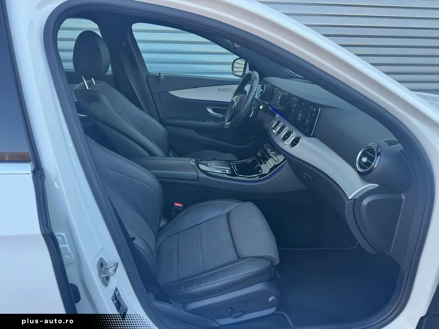 MERCEDES-BENZ E 220d Limousine NAVI LED AHK  PARKLENK