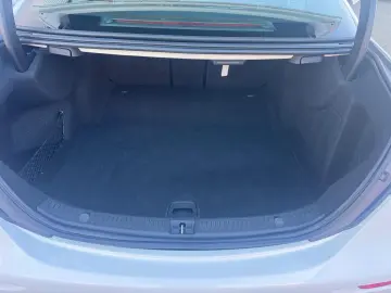 MERCEDES-BENZ E 220d Limousine NAVI LED AHK  PARKLENK