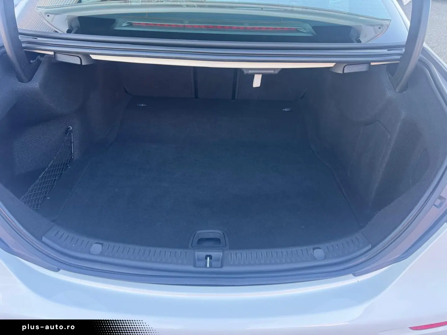 MERCEDES-BENZ E 220d Limousine NAVI LED AHK  PARKLENK