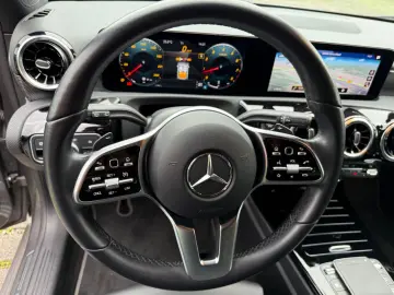 MERCEDES-BENZ A 250 Progressive Automatik Navi LED Kamera