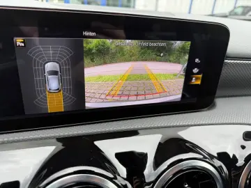 MERCEDES-BENZ A 250 Progressive Automatik Navi LED Kamera
