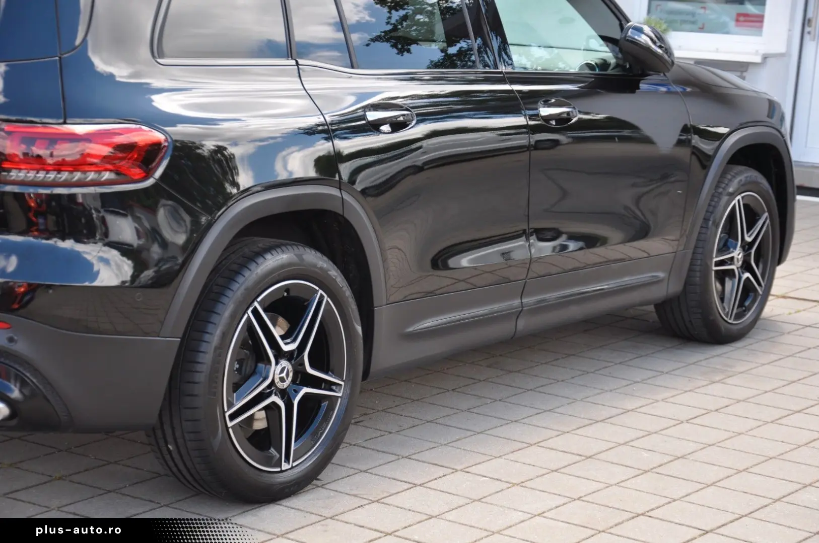 MERCEDES-BENZ GLB 220 d 8G-DCT AMG-NIGHT-DISTR.-RKAM-AHK-LED