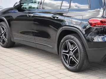 MERCEDES-BENZ GLB 220 d 8G-DCT AMG-NIGHT-DISTR.-RKAM-AHK-LED