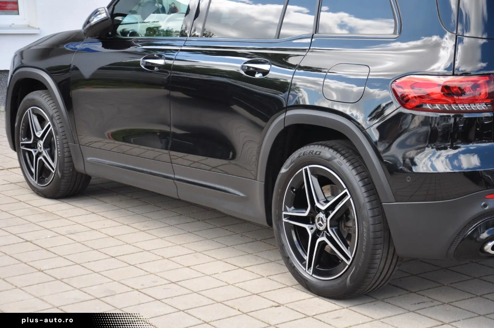MERCEDES-BENZ GLB 220 d 8G-DCT AMG-NIGHT-DISTR.-RKAM-AHK-LED