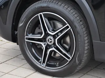 MERCEDES-BENZ GLB 220 d 8G-DCT AMG-NIGHT-DISTR.-RKAM-AHK-LED