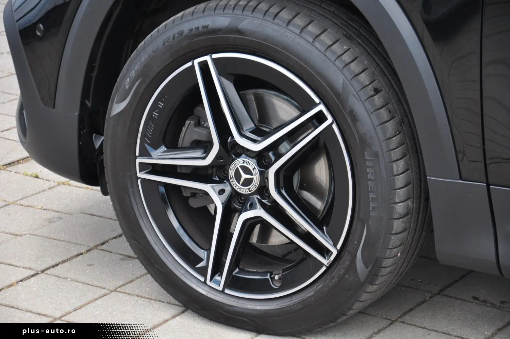 MERCEDES-BENZ GLB 220 d 8G-DCT AMG-NIGHT-DISTR.-RKAM-AHK-LED