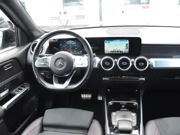 MERCEDES-BENZ GLB 220 d 8G-DCT AMG-NIGHT-DISTR.-RKAM-AHK-LED