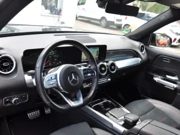 MERCEDES-BENZ GLB 220 d 8G-DCT AMG-NIGHT-DISTR.-RKAM-AHK-LED