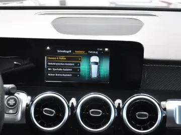 MERCEDES-BENZ GLB 220 d 8G-DCT AMG-NIGHT-DISTR.-RKAM-AHK-LED