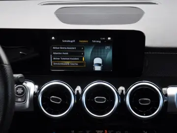 MERCEDES-BENZ GLB 220 d 8G-DCT AMG-NIGHT-DISTR.-RKAM-AHK-LED