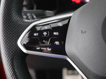 VW Golf VIII 2.0 TSI DSG GTI LED Navi Sitzheizung
