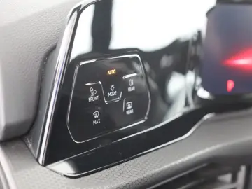 VW Golf VIII 2.0 TSI DSG GTI LED Navi Sitzheizung