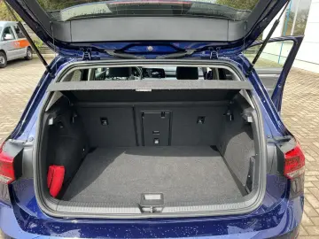 VW Golf VIII 1.5 TSI Active LED VIRTUAL ACC AHK NAV