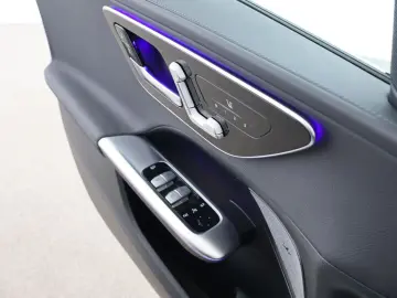 MERCEDES-BENZ C 300 e AMG Night MBUX Pano Kamera LED Memory