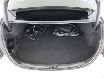 MERCEDES-BENZ C 300 e AMG Night MBUX Pano Kamera LED Memory