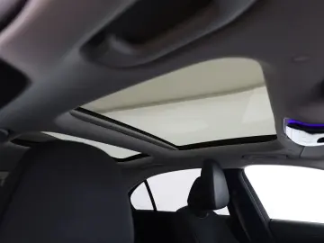 MERCEDES-BENZ C 300 de AMG Digital Light Memory Pano 360