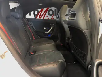 MERCEDES-BENZ CLA 35 AMG 4MATIC Coupé   Garantie   Ambiente