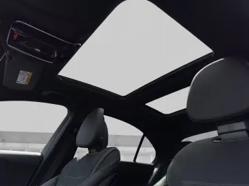 MERCEDES-BENZ C 300 e AMG Premium Pano Burm DIS 360 AHK
